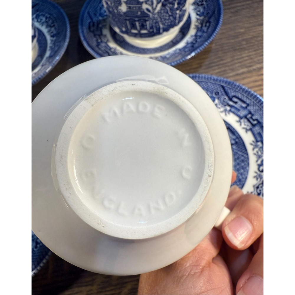 Vintage Churchill Blue Willow Teacup & Saucer Set - Made in England - Picture 10 of 11